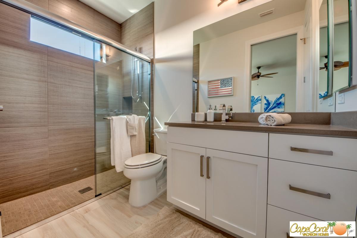 44-Guest Suite Bathroom